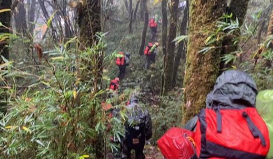 哀牢山25岁遇难地质员为家中独子，是否该对死者加封荣誉称号？