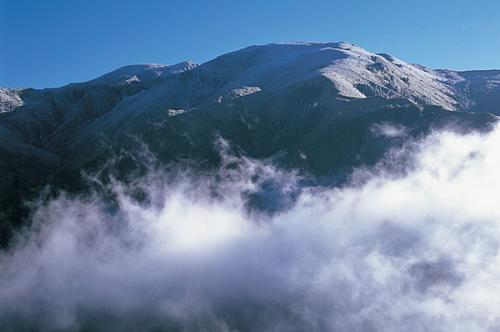 绿水本无忧因风皱面青山原不老因雪白头是什么意思谁的诗