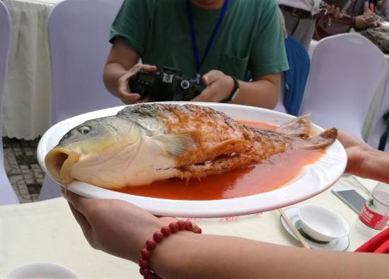 什么是活吃鲤鱼，健康卫生吗？