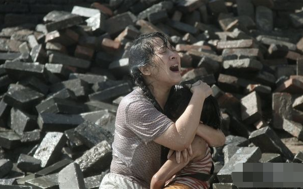 怎么评价电影《唐山大地震》？