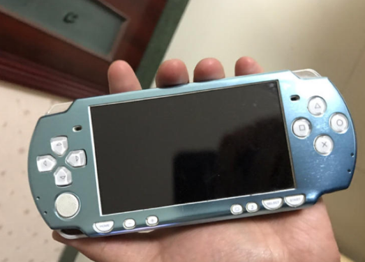 PSP2000和3000哪个好？