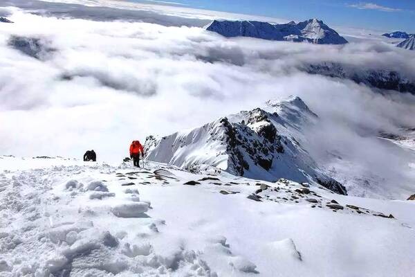 男子登山遇难，滑坠400米四姑娘山，四姑娘山究竟有多么难爬？