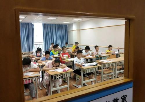 少年13岁参加高考，超前教育对孩子会造成怎样的伤害？