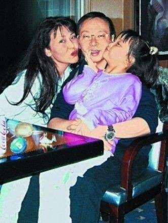 她是比梅艳芳母亲还要狠毒妈妈，女儿生命垂危逼签遗嘱抢孙女家产，她是谁？