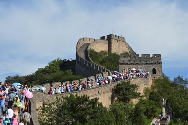 八达岭长城发布游客流量红色预警，景区对此有何应急措施？