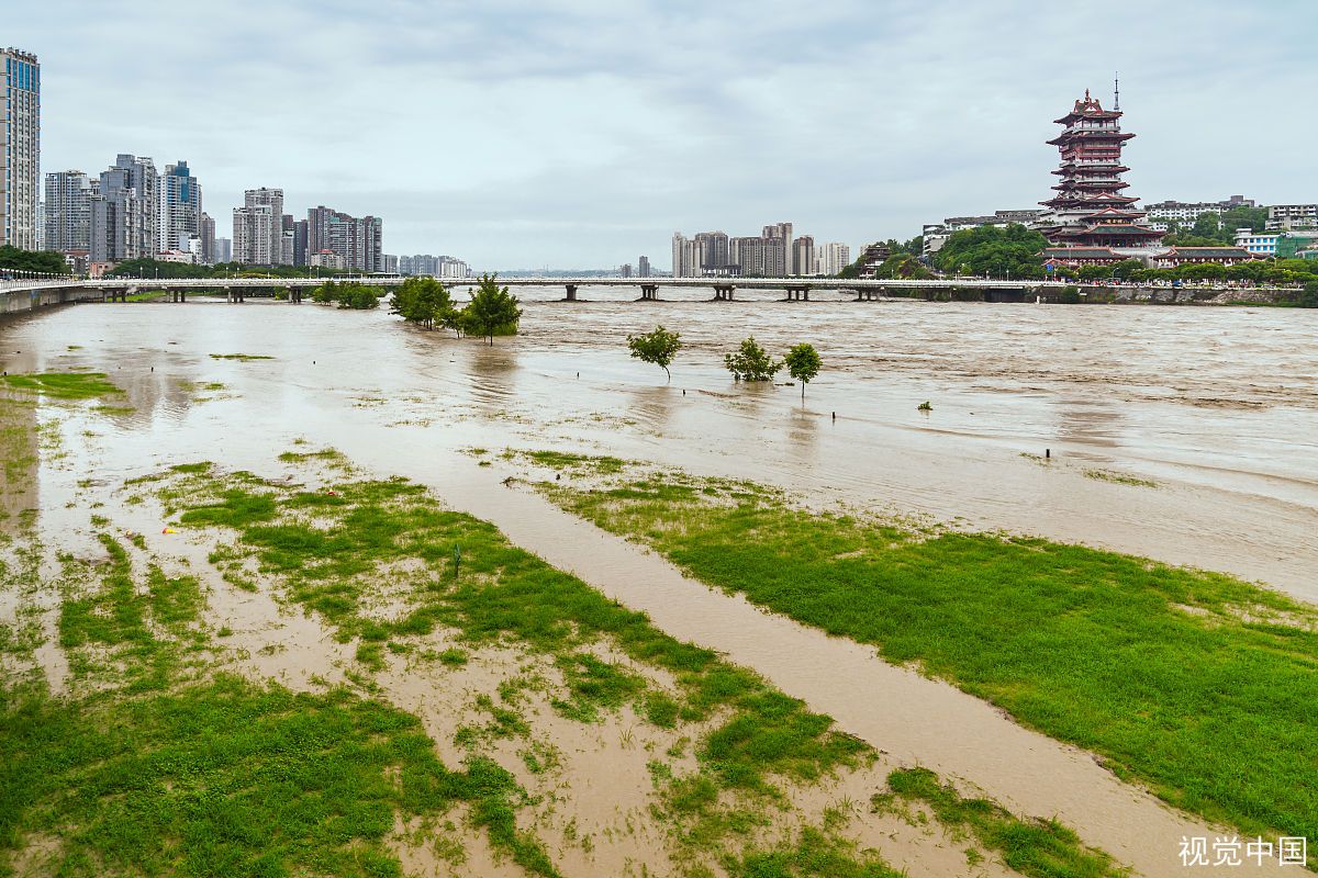 四川泸州突发洪水，水位超过一楼轿车被冲走，是什么原因引发的洪水？