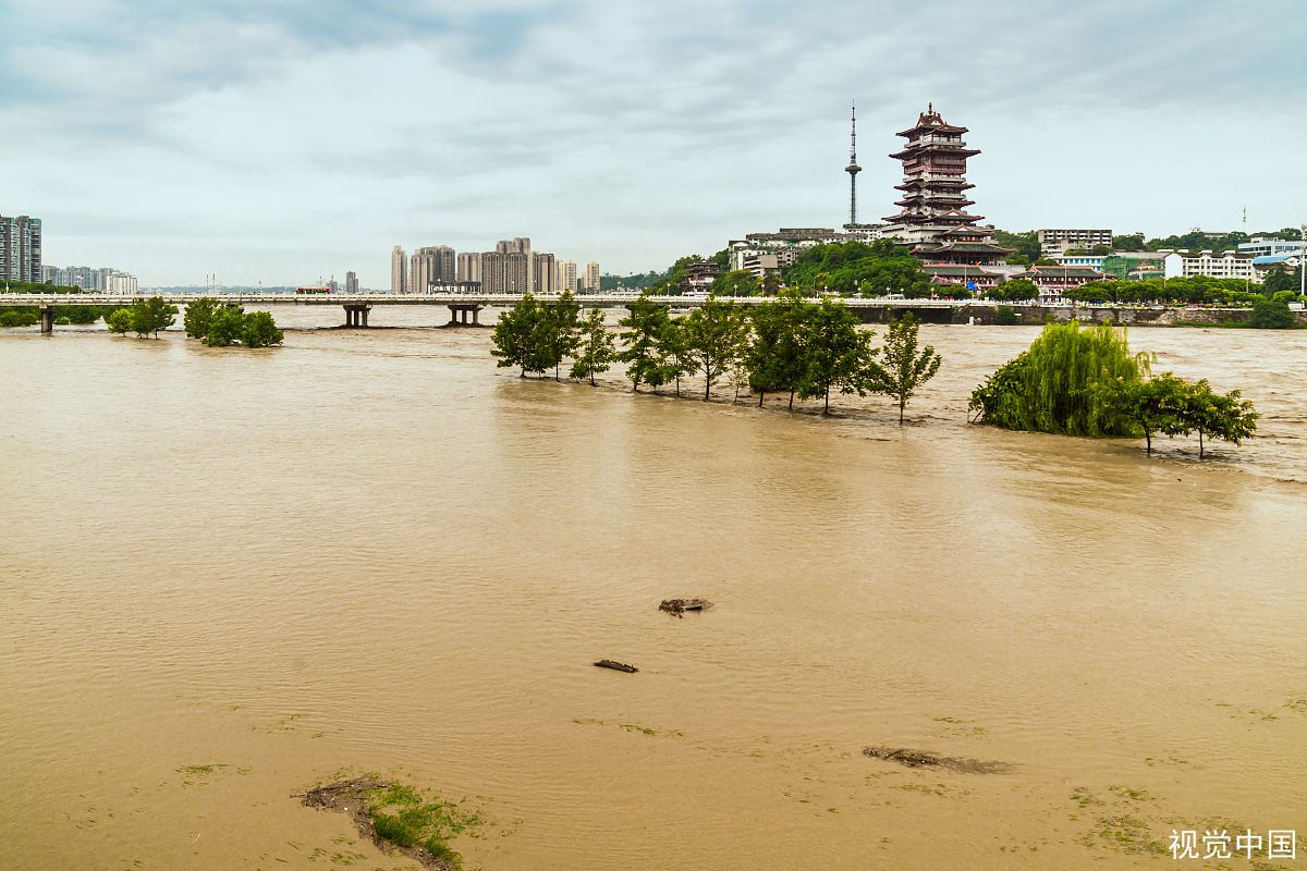 四川泸州突发洪水，水位超过一楼轿车被冲走，是什么原因引发的洪水？