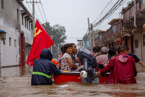 河南将采取暴雨红色预警停课的措施，当地人该做好哪些准备？