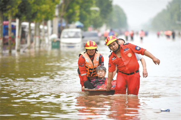 河南将采取暴雨红色预警停课的措施，当地人该做好哪些准备？