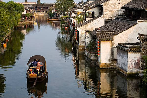 想去华东地区旅游，可以推荐下比较安静休闲的旅游线路吗？