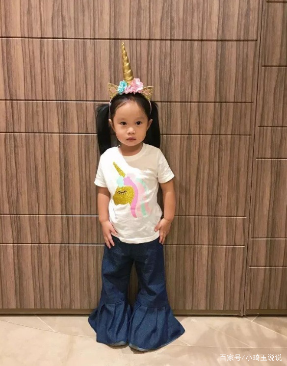 关颖晒儿子波妞合照，台湾第一名媛嫁给“穷小子”，他们幸福吗？