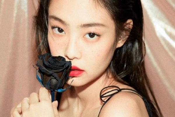 Jennie双马尾造型曝光，这个造型适合她吗？