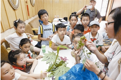 深圳中小学拟延后两小时放学引发争议，老师们为何纷纷不满？