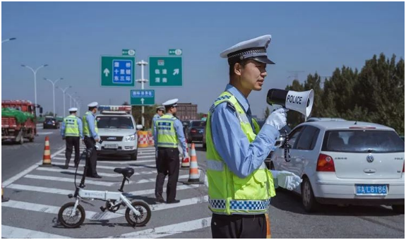 在国庆假期全国有5位交警辅警牺牲，他们是怎么牺牲的？