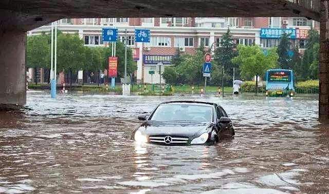 暴雨后的“新乡”留下了8万辆“水泡车”，它们将何去何从？