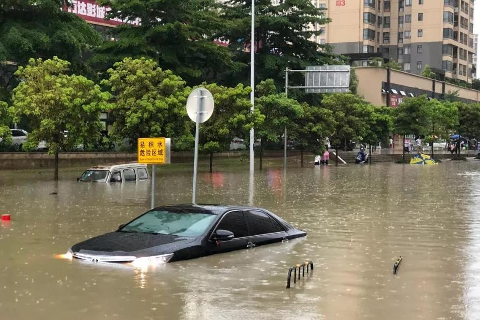 暴雨后的“新乡”留下了8万辆“水泡车”，它们将何去何从？